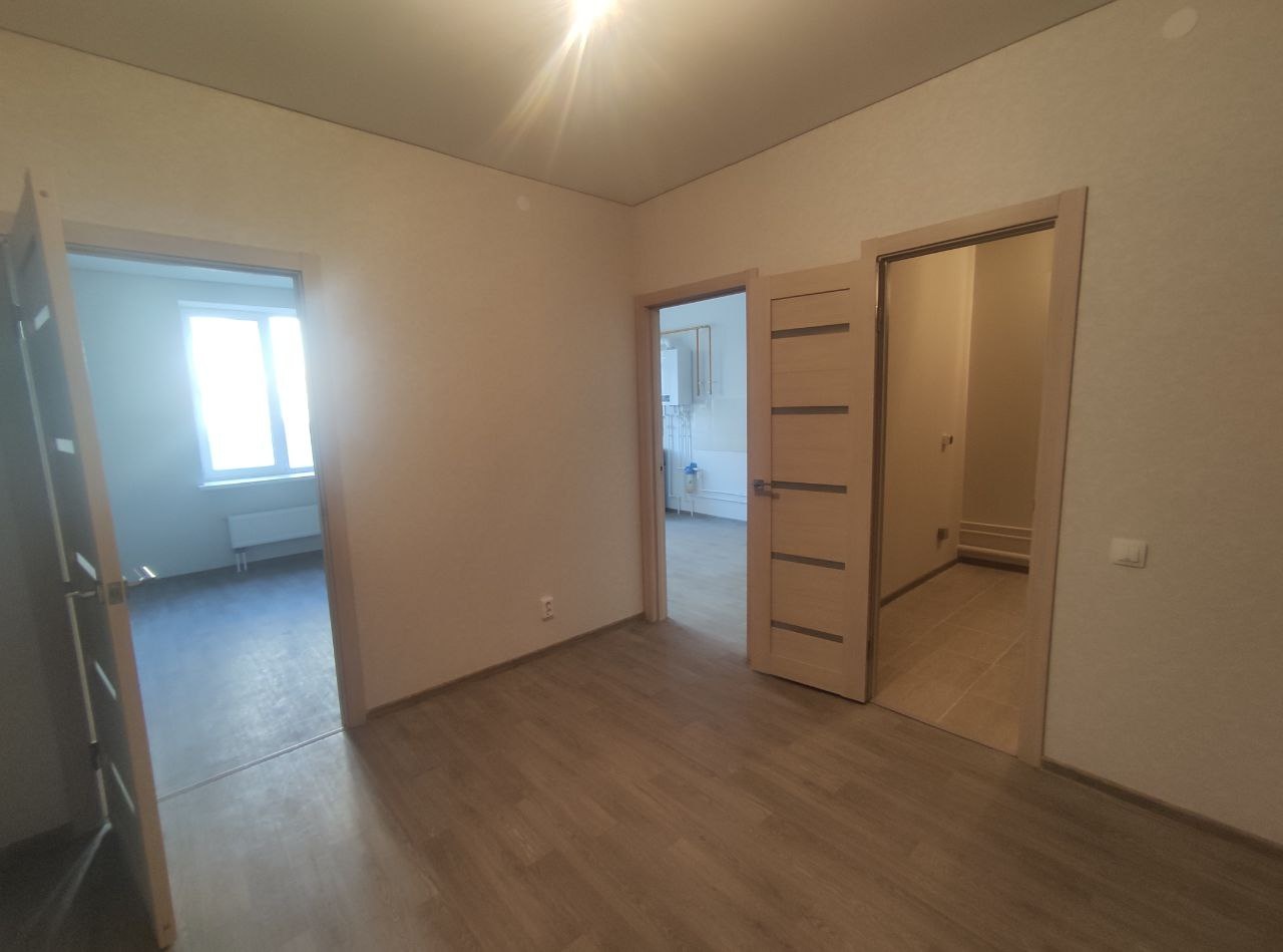 Вашему вниманию квартира в новостройке со новым ремонтом, в квартире никто не проживал.
Автономное газовое отопление, тихий, экологичный, активно развивающийся район, большая кухня, изолированные комнаты. Видео по запросу.