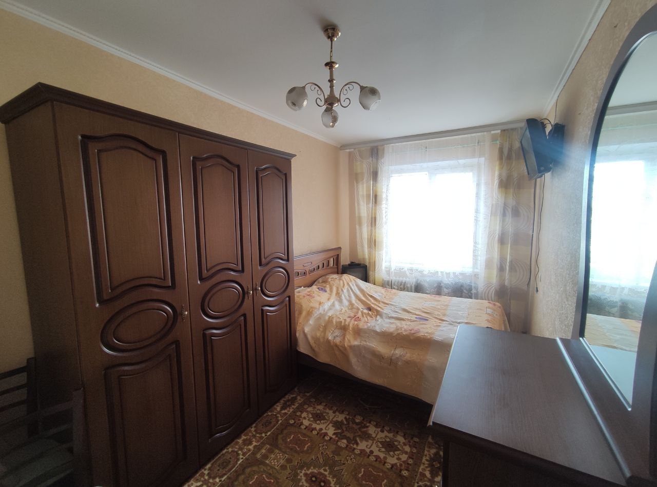 Продажа. Квартира на 3м этаже пятиэтажного панельного дома, не угловая, лучшая планировка - бабочка, изолированные комнаты. Квартира тёплая, ПВХ окна, новые трубы
Есть всё для проживания или сдачи в аренду. Остаётся всё как на фото.
Очень хороший район с развитой инфраструктурой, в шаговой доступнос