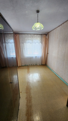 Где тишина встречает море: двушка под ремонт в самом спокойном уголке Керчи + гараж в подарок
 Ваша новая двушка на втором этаже уютного трехэтажного дома площадью 41,6 кв.м ждет именно вас —  под ремонт, чтобы воплотить любые мечты и создать дом своей мечты.
Особенности объекта:
Этаж: 2 из 3
Общая 