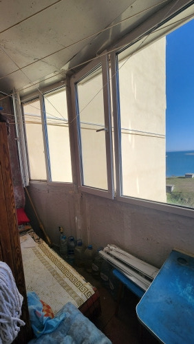 ? Продаётся уютная 2-комнатная квартира с потрясающим видом на море! ?

✅ Ваш личный уголок спокойствия:расположитесь всего лишь на четвёртом этаже девятиэтажного дома — идеальная высота, чтобы наслаждаться морскими пейзажами каждый день!

✅ Комфорт и удобство:  изолированные комнаты позволят каждом