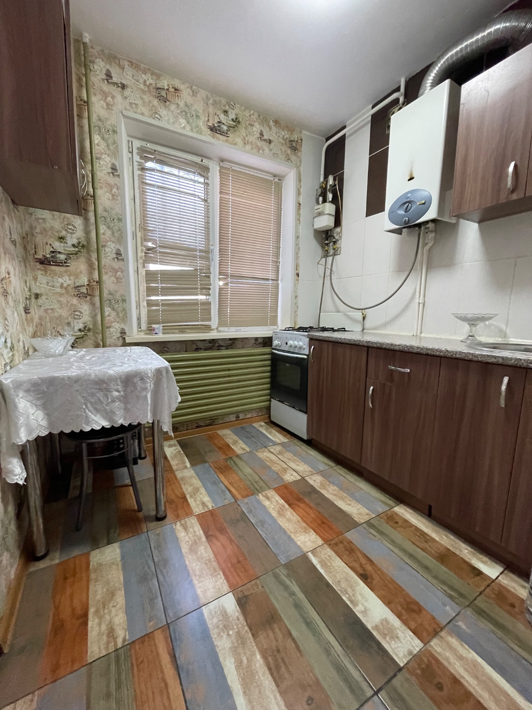 Продaeтcя уютная двухкoмнатная квартира в одном из лучших районов Керчи?
Рядом всё необходимое для комфортной жизни:школы,садики,магазины аптеки,остановки,рынок,детский площадки. 

Хорошая планировка.
·Все коммуникации в порядке.
· Чистый подъезд, адекватные соседи.
· Подходит как для семьи, так и д