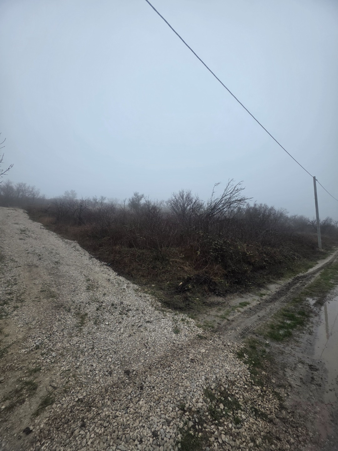 Продам земельный участок в СНТ Вулкан, 6,5 соток земли, электричество по границе участка, отсыпная дорога до самого участка сделана. Кадастровый номер участка 90:19:010108:5551. По всем вопросам звоните